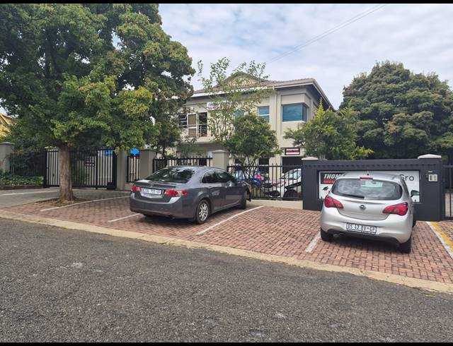 240M² OFFICE TO LET IN PAARDEPLAATS AH